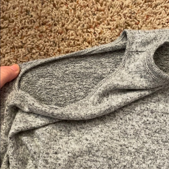 Cold shoulder embroidered sweater - Picture 5 of 5